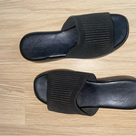 Mini black platform sandals size 9W - Picture 2 of 3